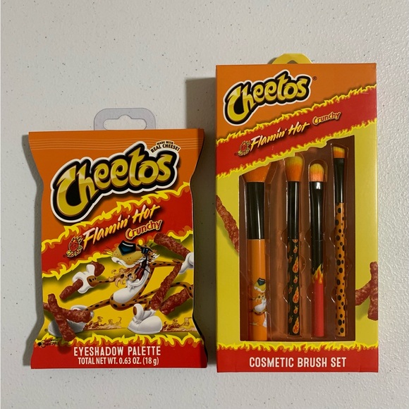 Taste Beauty x Flamin’ Hot Crunchy Cheetos Eyeshadow Palette & Brush Set-New - Picture 8 of 9